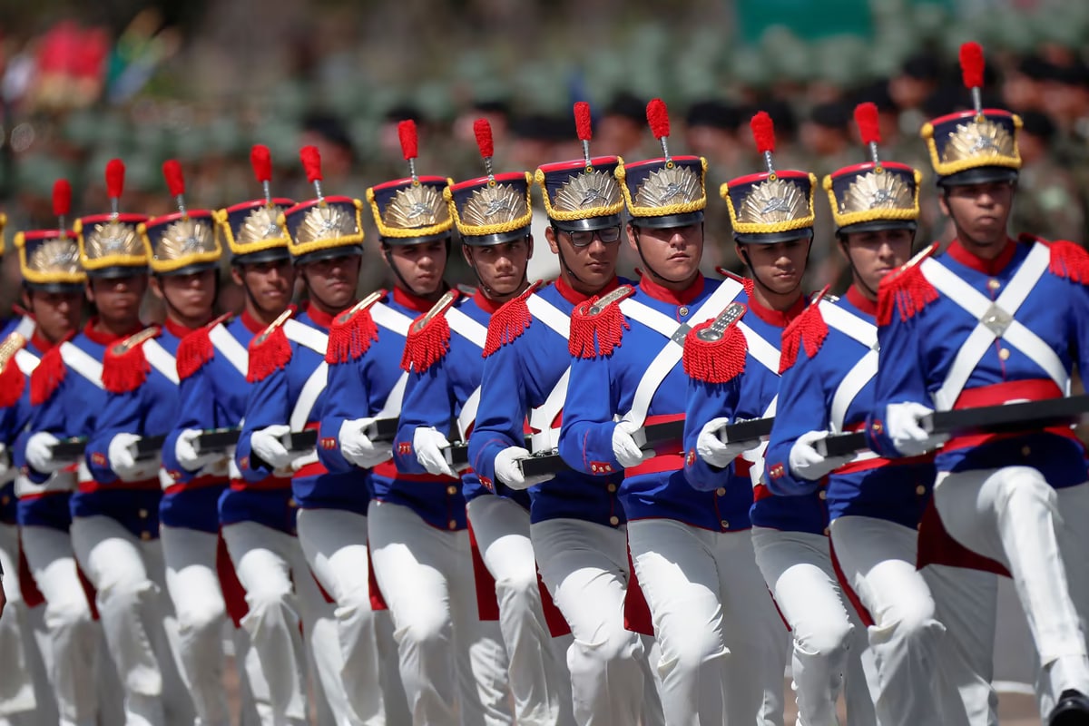 Бразилия қуролли кучлари аскарлари Бразилиада ўтказилган Армия кунидаги парадда қатнашмоқда.