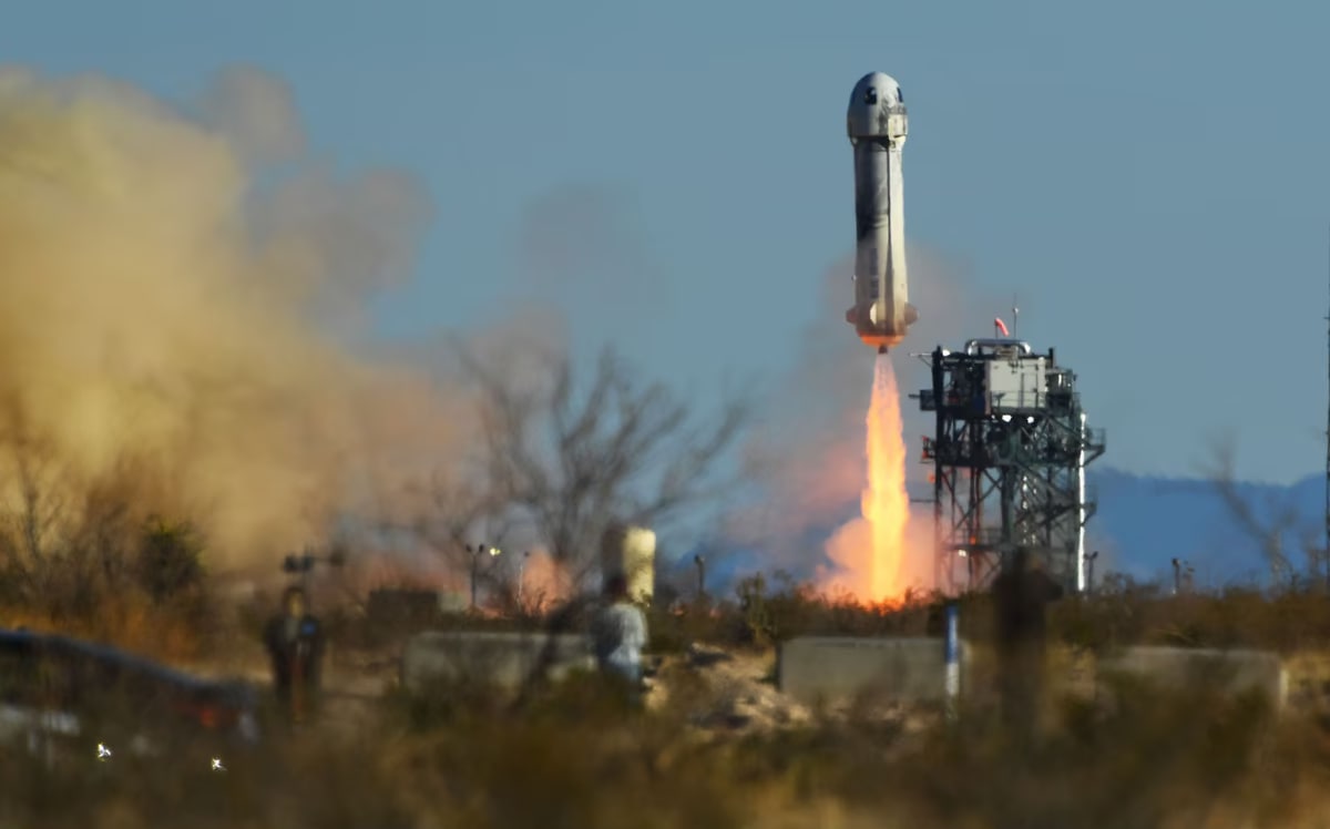 Blue Оригин компаниясининг New Shepard ракетаси Ван Хорн шимолидаги Launch Сите Оне космодромидан учирилди.