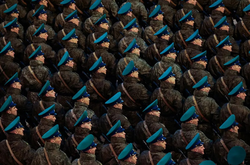 Россия аскарлари Москвада Ғалаба куни муносабати билан ҳарбий парадга тайёргарлик кўрмоқда.