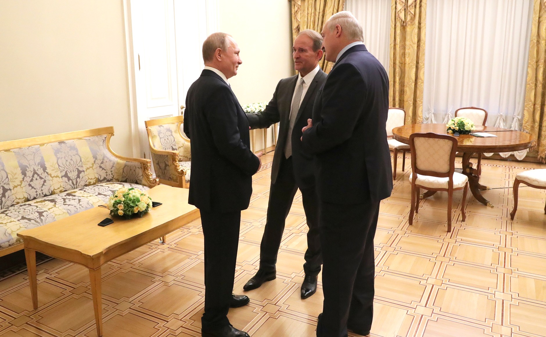 Vladimir Putin, Viktor Medvedchuk va Aleksandr Lukashenko. 2019-yil