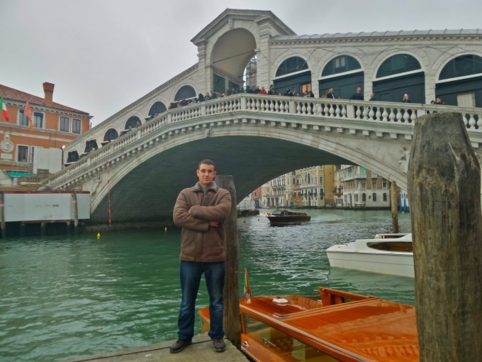 Венеция шаҳридаги Гранд канали олдида