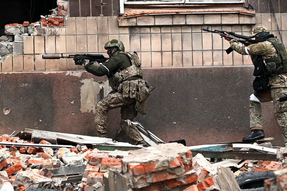 O‘zini o‘zi respublika deb e’lon qilgan Donetsk maxsus kuchlari razvedka ishlarini olib bormoqda. Mariupolning katta qismi Rossiya va rossiyaparast kuchlar nazoratida.