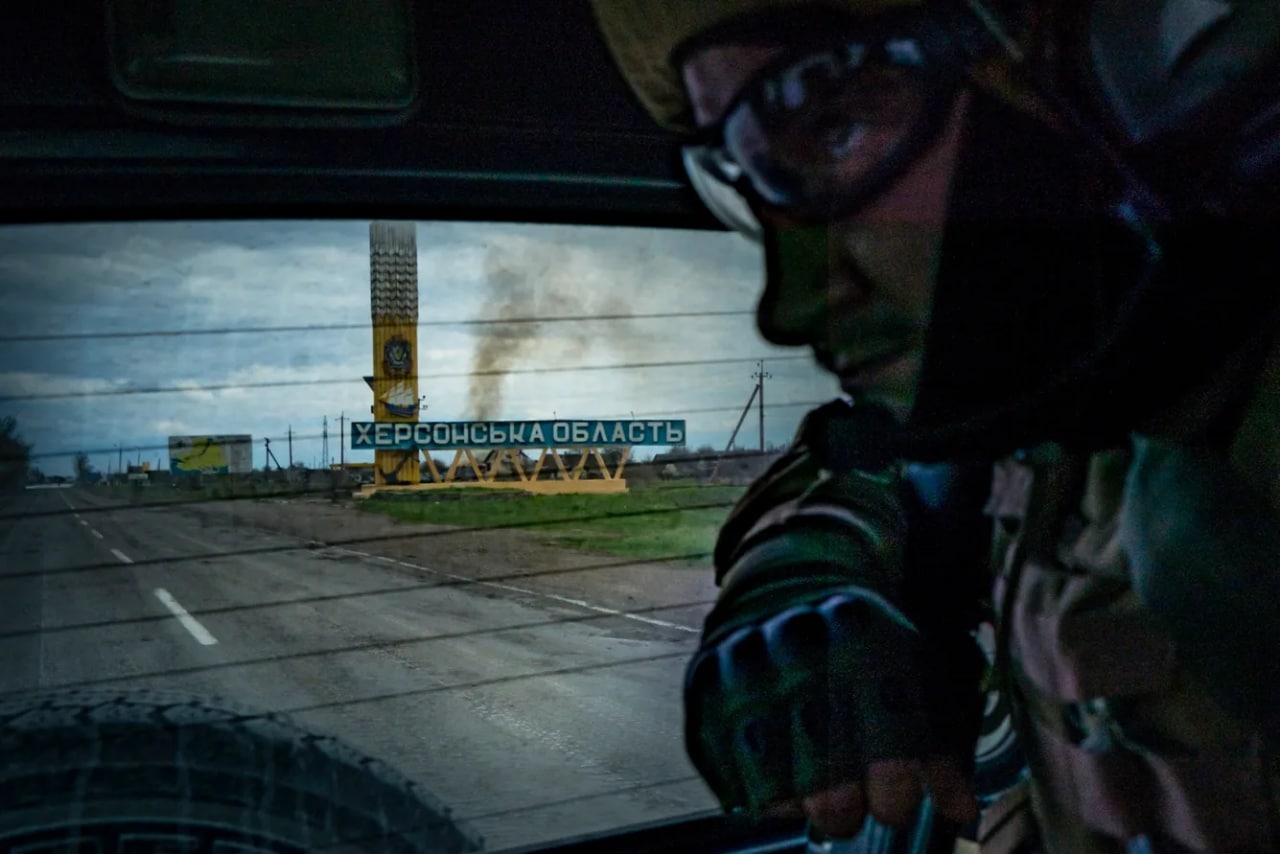 Украина аскарлари Николаев ва Херсон вилоятлари ўртасидаги чегарани қўриқламоқда.