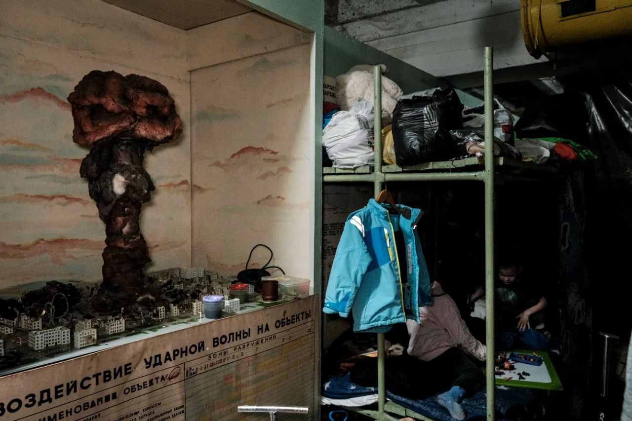 Severodonetskdagi bunkerda yadro zarbasi tasvirlangan diorama.