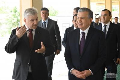 Shavkat Mirziyoyev Qarshidagi UzShoes qo‘shma korxonasi faoliyati bilan tanishgandan so‘ng safarini yakunlab, Toshkentga qaytib keldi