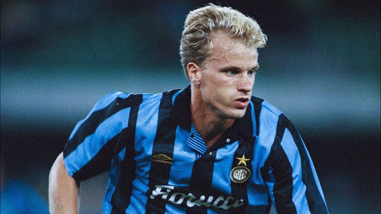 Dennis Bergkamp — “Inter”da. Professional faoliyatida 3 ta klub safida o‘ynagan Dennis “Ayaks” va “Arsenal”dan tashqari, 1993—1995-yillarda “Inter” safida to‘p surgan.