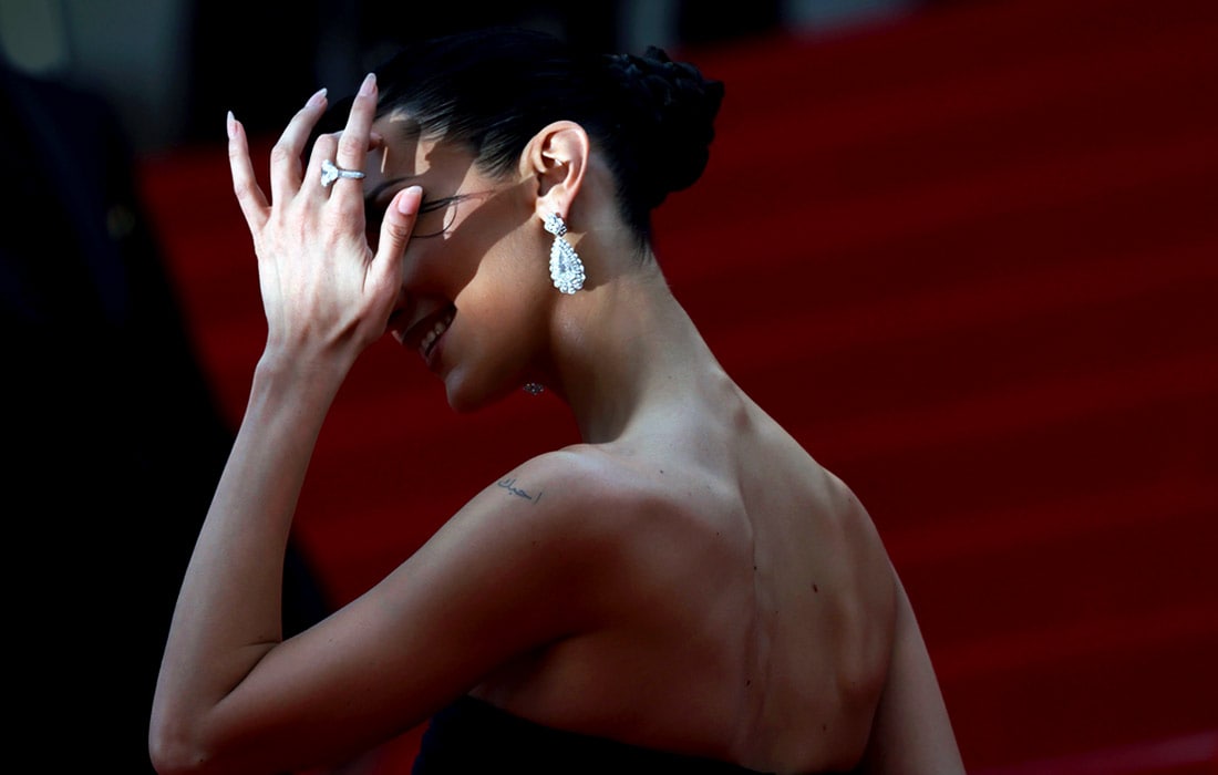 Model Bella Hadid 75-Kann kinofestivalidagi “Begunoh” filmining premyerasiga tashrif buyurdi.