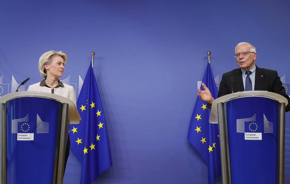 Yevrokomissiya prezidenti Ursula fon der Lyayen va Yevropa Ittifoqi diplomati Jozep Borrel