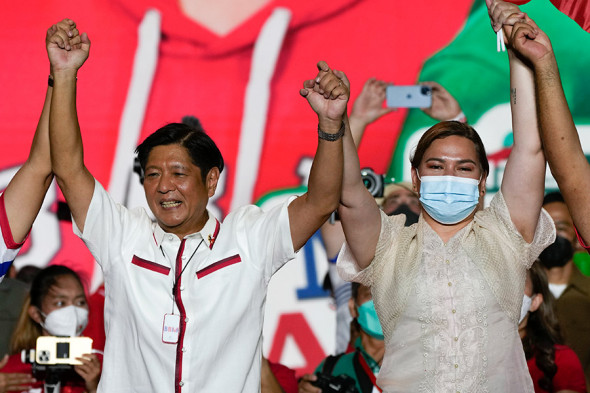 Kichik Ferdinand va Sara Duterte 2022-yil may oyidagi saylovoldi mitingda