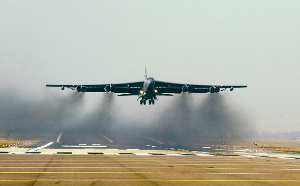 B-52 бомбардимончи самолёти