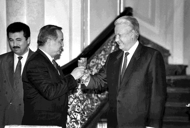 O‘zbekiston prezidenti Islom Karimov Kremlda Rossiya prezidenti Boris Yelsin bilan uchrashuv vaqtida, 1994-yil.