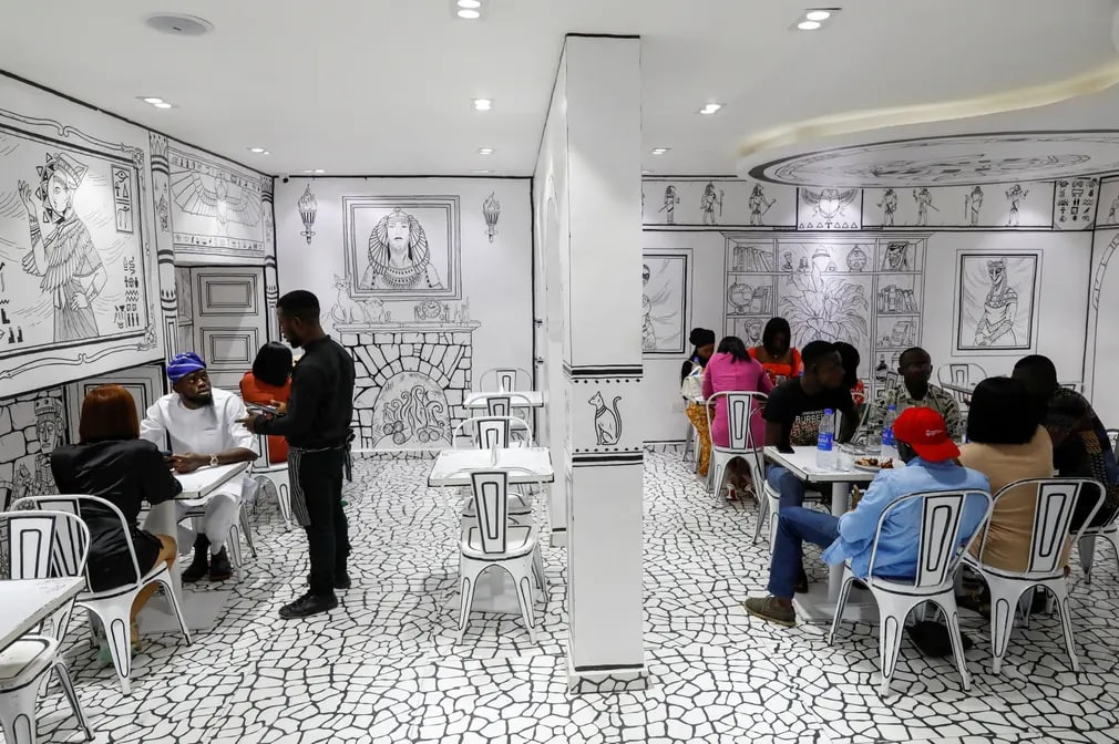 Afrikadagi birinchi 2D/3D Sketch restorani mijozlari.