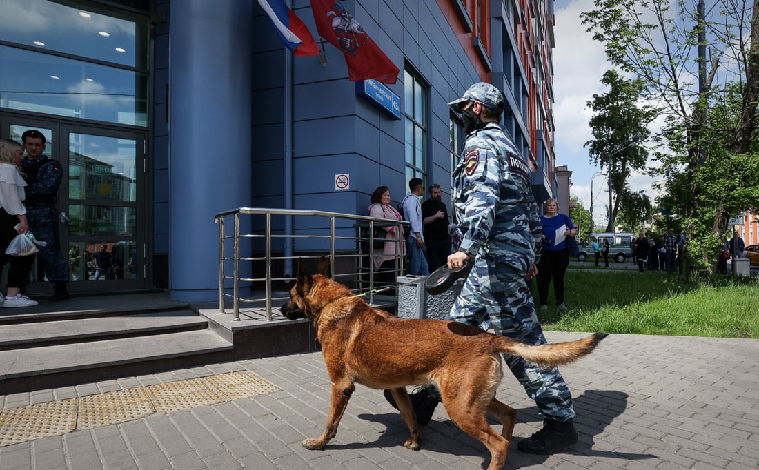 Москванинг Тверской ҳамда Мешчанский судлари ходимлари ва у ерга ташриф буюрганлар бомба хабари туфайли эвакуация қилинди.