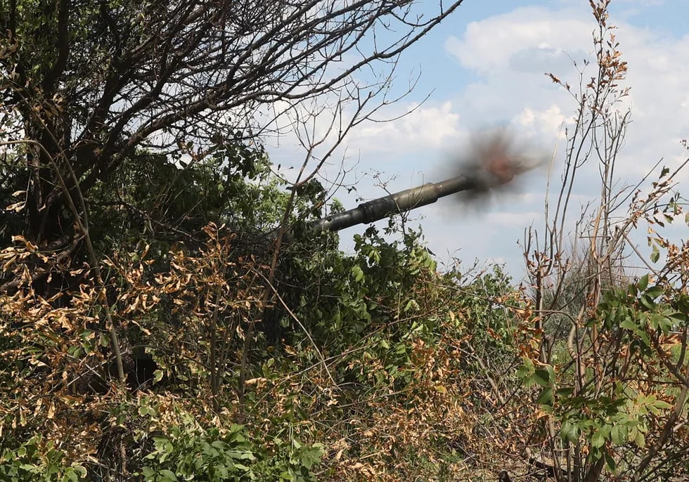 Украина артиллериячилари Лисичанск яқинидаги позицияларда, у ер доимий равишда ўққа тутилмоқда.