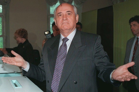 SSSR sobiq prezidenti Mixail Gorbachyov saylov uchastkasida, 1996-yil 16-iyun