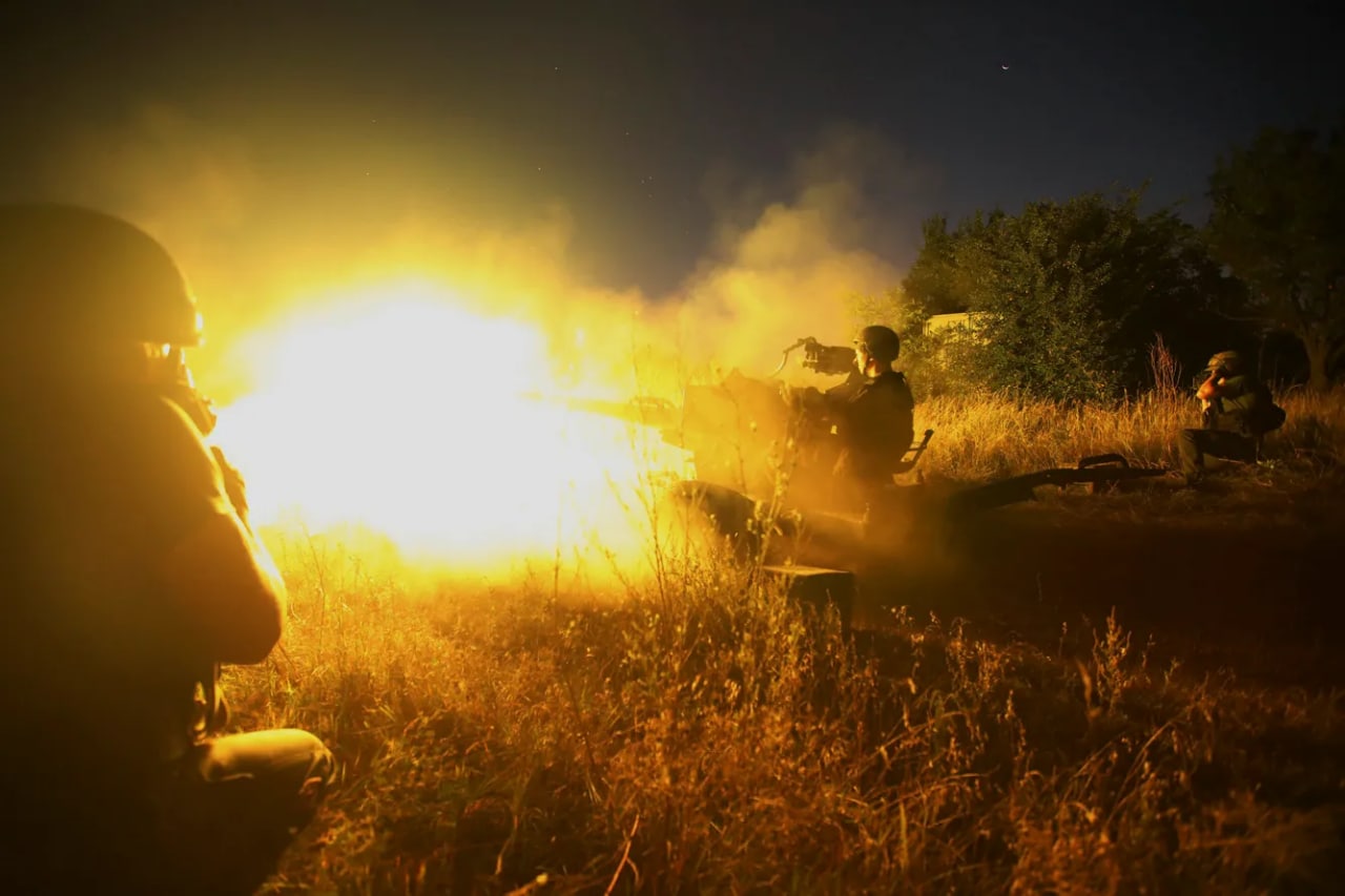 Ukraina havo hujumidan mudofaa akkumulyatori frontda o‘q uzmoqda.