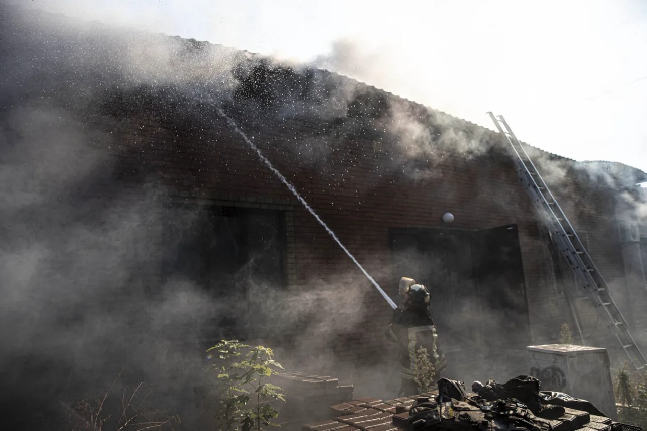 29-avgust, dushanbaga o‘tar kechasi Slavyansk yana o‘qqa tutildi. Shahar qo‘shni Kramatorsk bilan birgalikda Donbassdagi rus qo‘shinlarining hujumi uchun muhim nishon hisoblanadi.