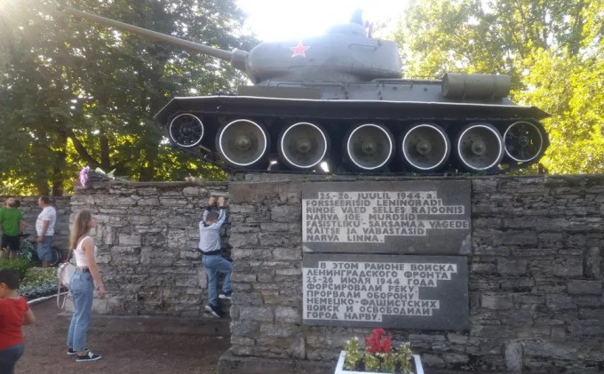 Narvadagi tank yodgorligi