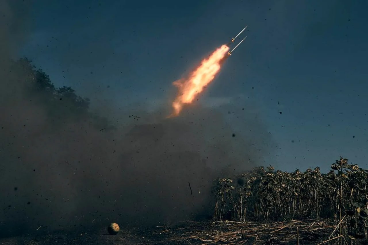 Donbassdagi old chiziqda Ukraina pozitsiyalaridan “Grad” raketa tizimi orqali o‘t ochilmoqda.