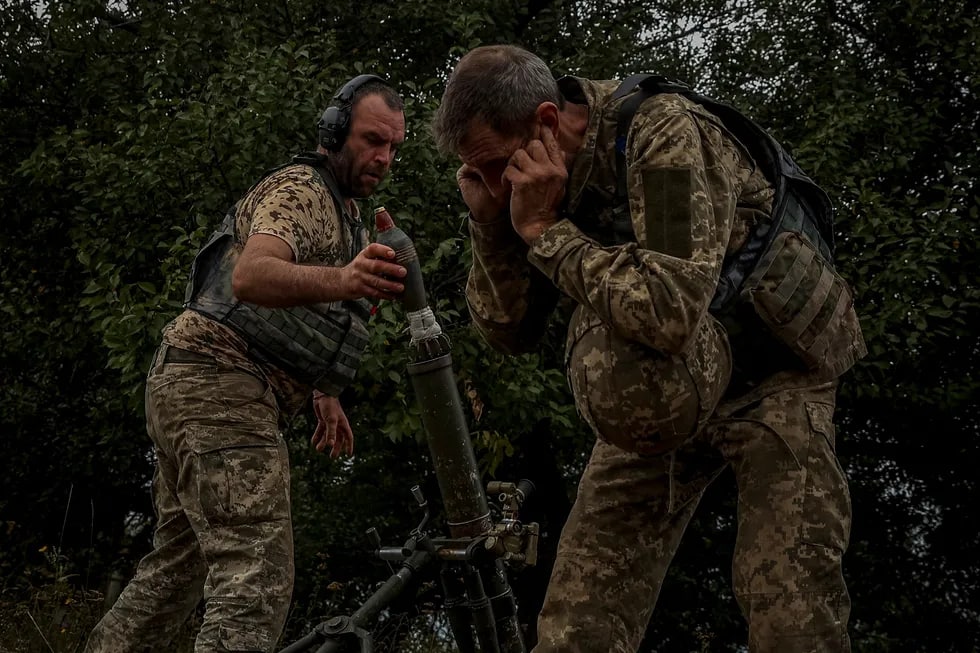 Ukrainalik harbiylar Donetsk viloyatidagi raqibga yaqin chiziqda minomyotdan Rossiya pozitsiyalarini o‘qqa tutmoqda. Mintaqaning 45 foizga yaqini hamon Ukraina nazorati ostida.