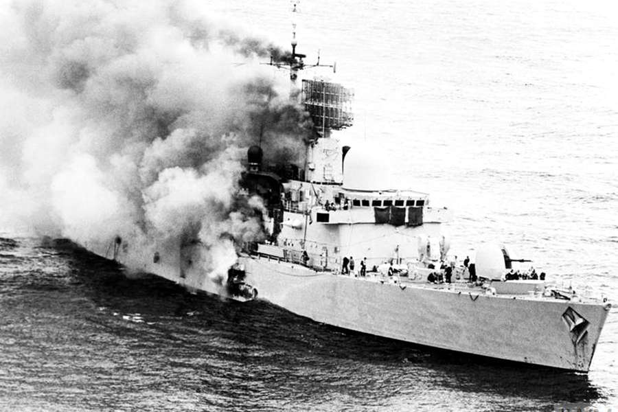Buyuk Britaniyaning HMS Sheffield kemasi, 1982-yil