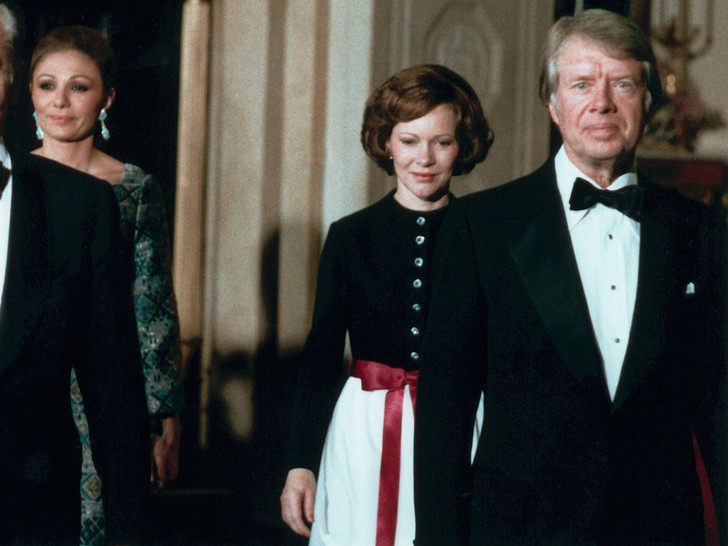 Rozalin va Jimmi Karter Oq uyda ziyofatda, 1977-yil