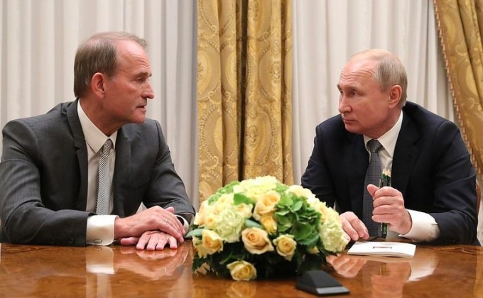 Medvedchuk va Putin Sankt-Peterburgda, 2019-yil, iyul