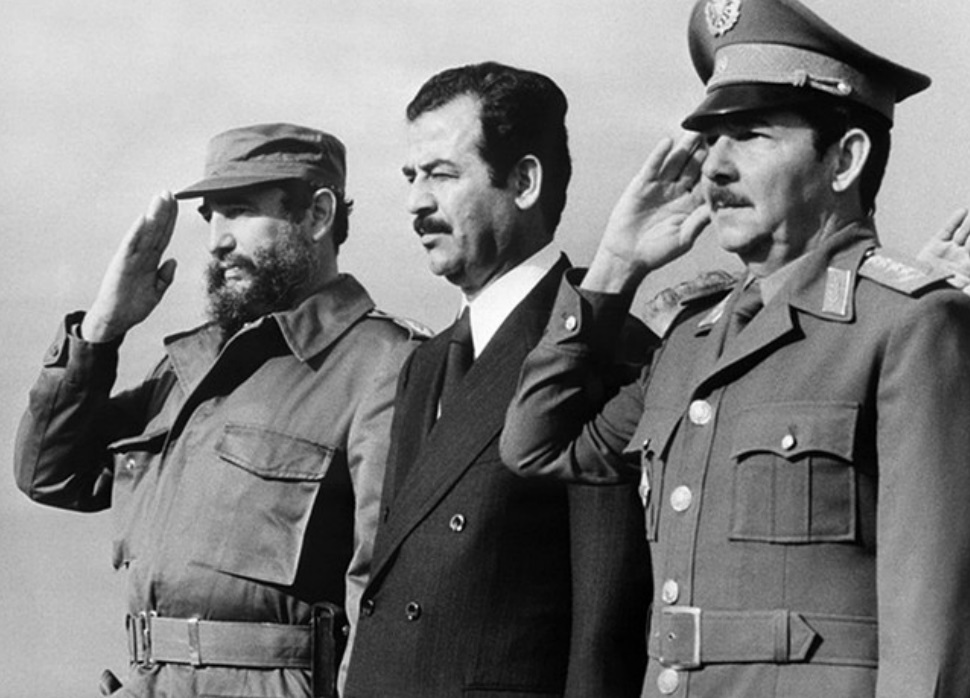 Саддам Ҳусайн Фидел ва Рауль Кастро билан бирга