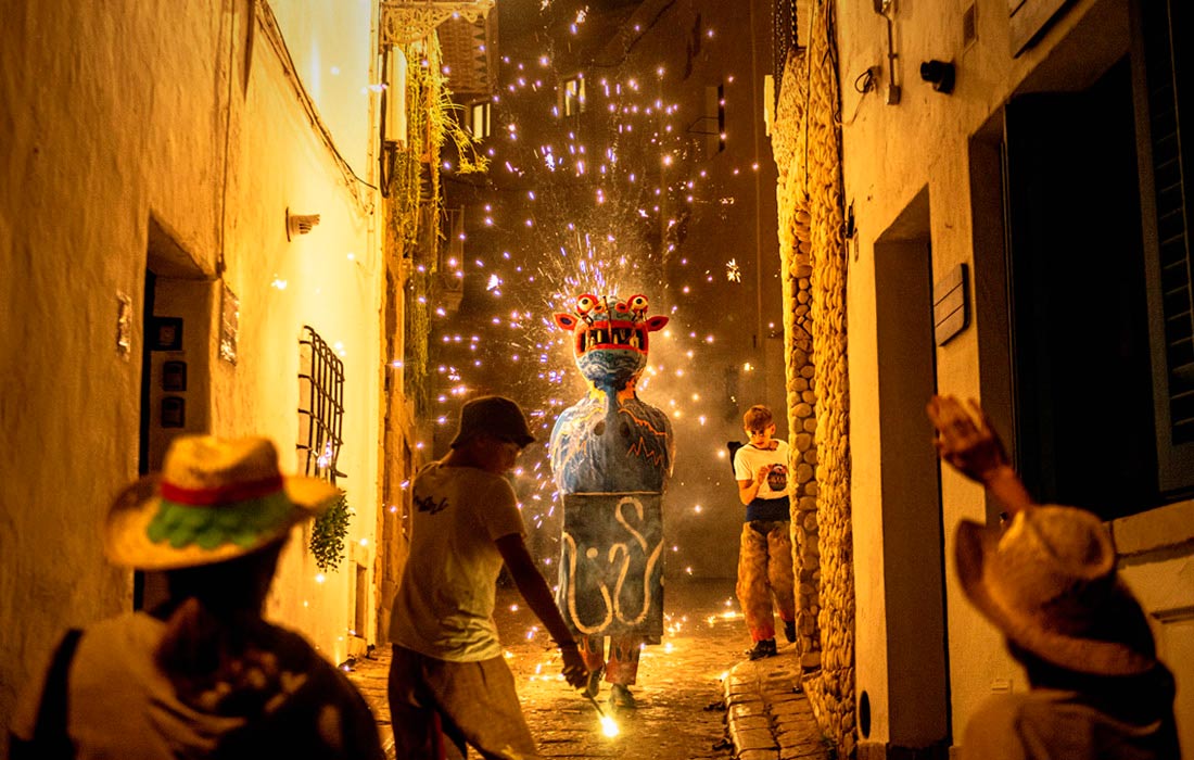 Ispaniyaning Sitjes shahrida har yili o‘tkaziladigan Santa-Tekla olov festivali.