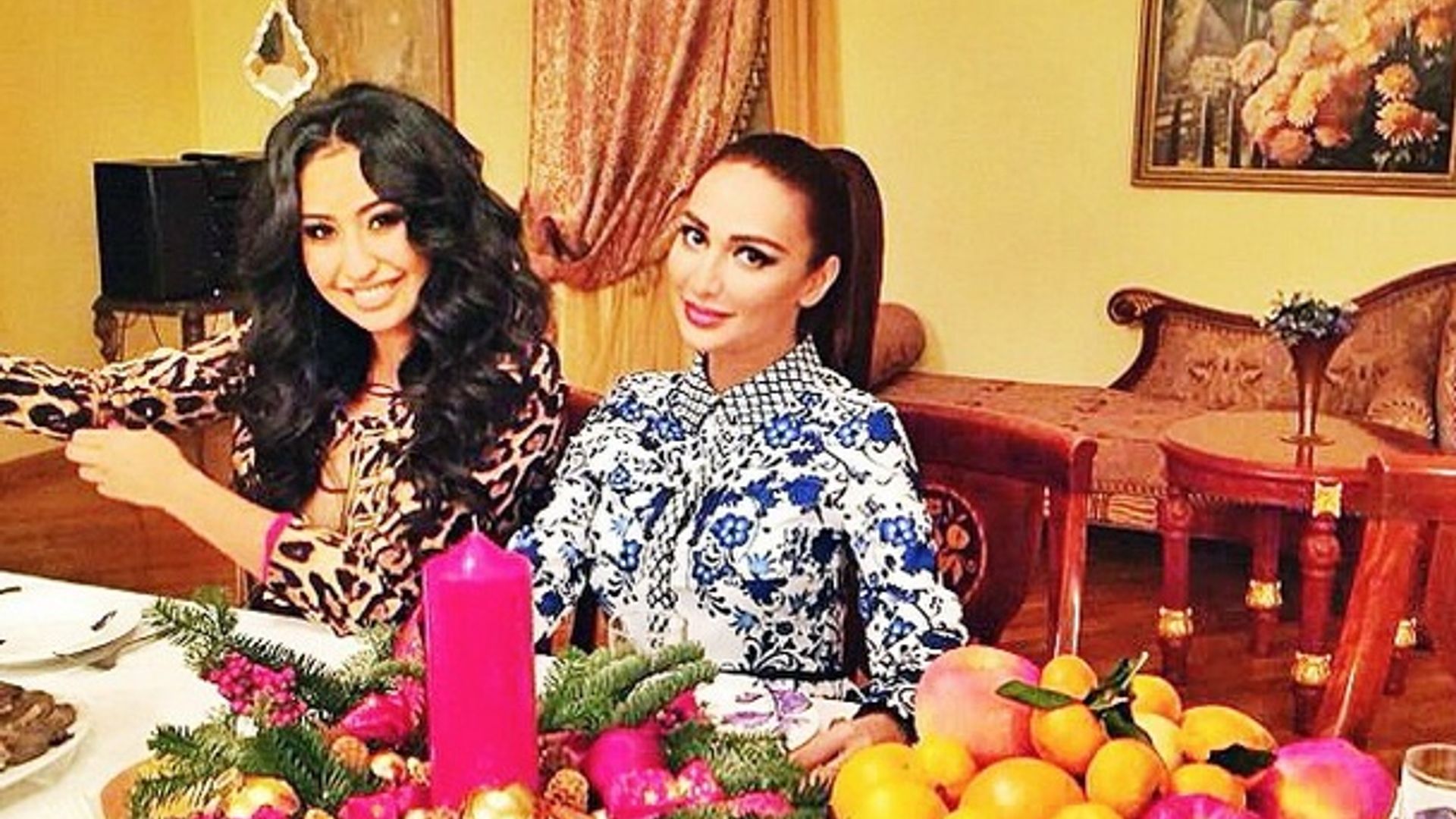 Nikopol VKontakte-da ishtirokchilarning samimiy fotosuratlari bilan tanishmoqda