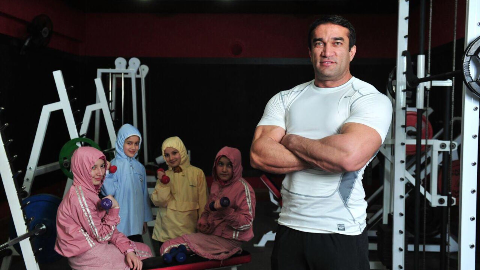 Katta kokraklar ofisda eshakda sikiladi