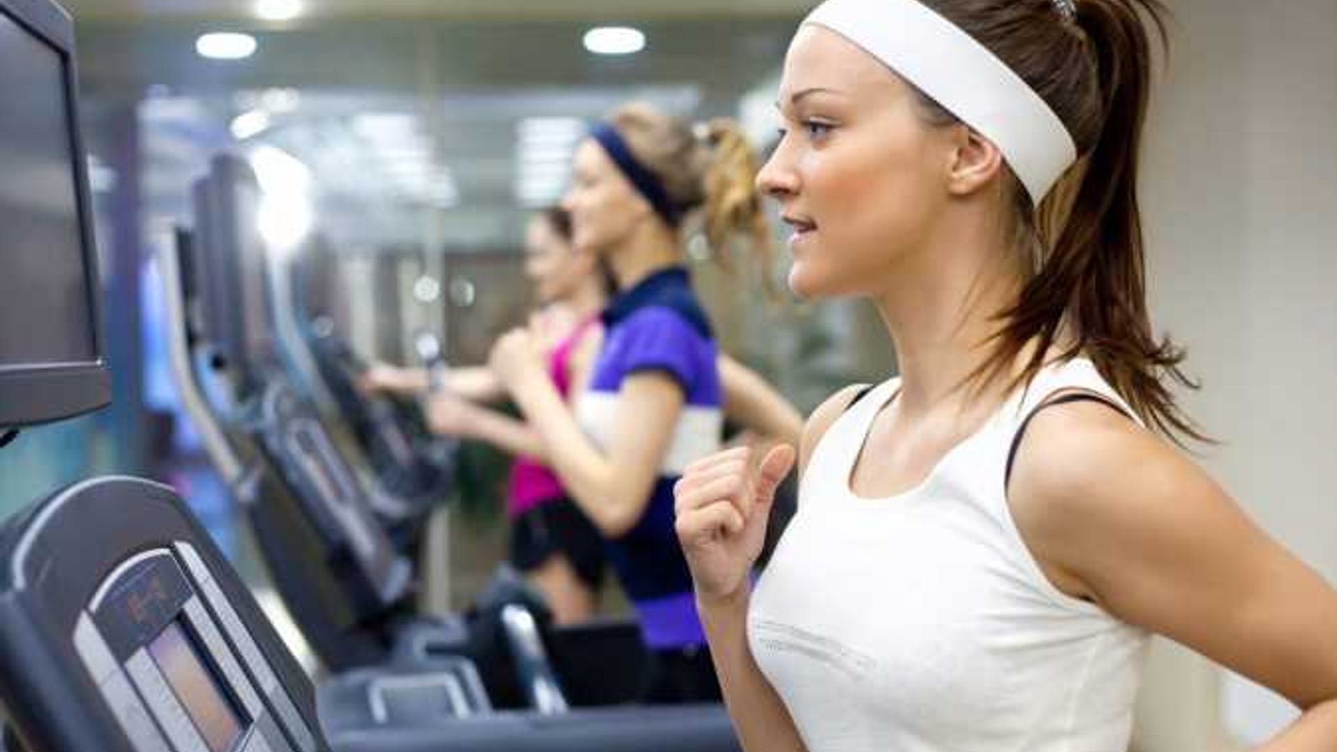 Qora paypoq kiygan seksual ayollar