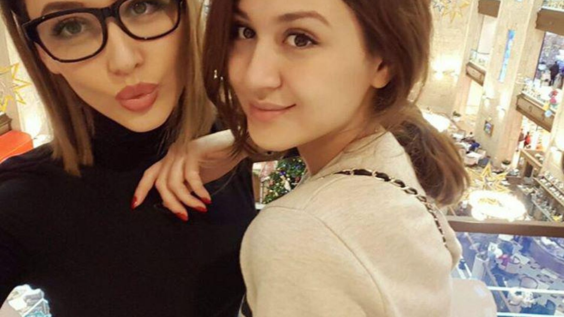 Rus uy qurilishi mast xotinini dosti bilan sikishdi