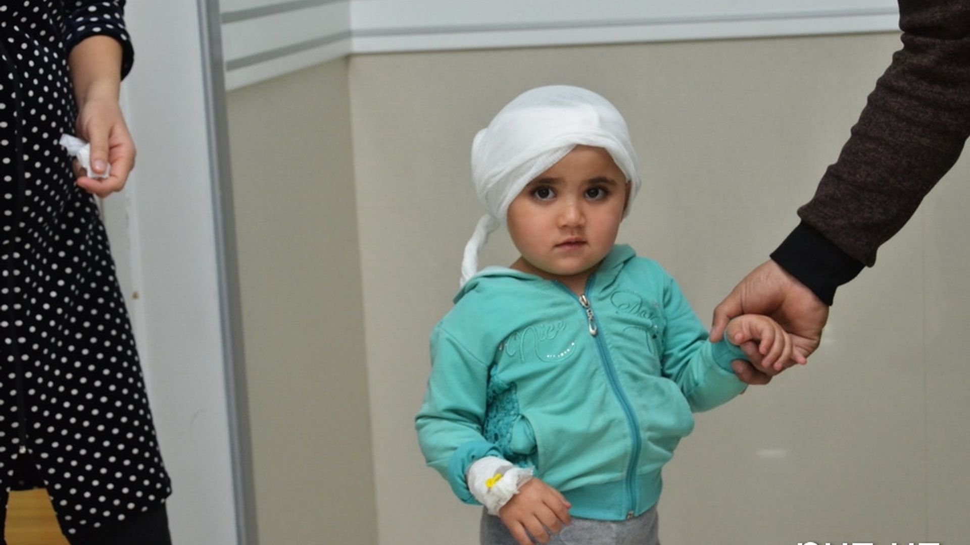 Uyda chiroyli yalangoch raqs video