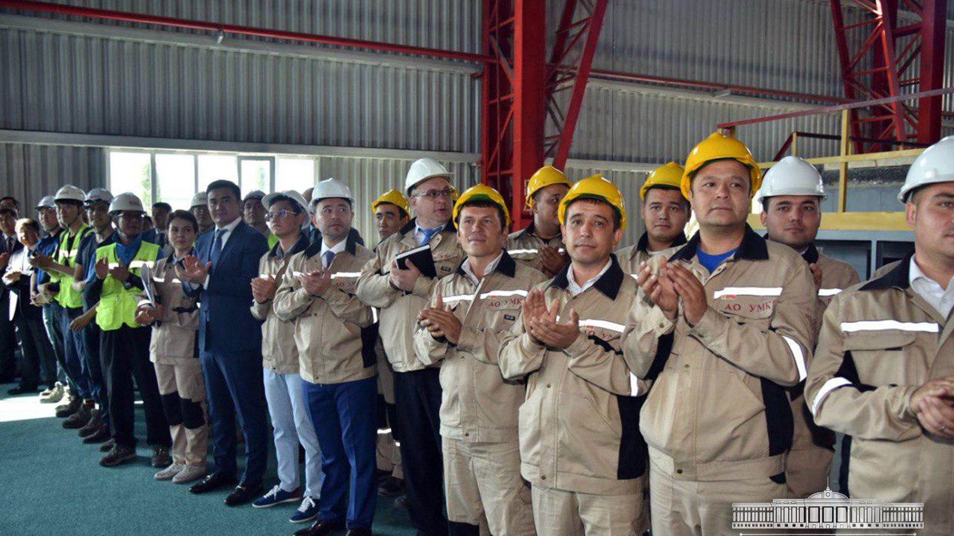 Qizlar va yolgon erkaklar bilan porno jinsiy aloqani onlayn tomosha qiling