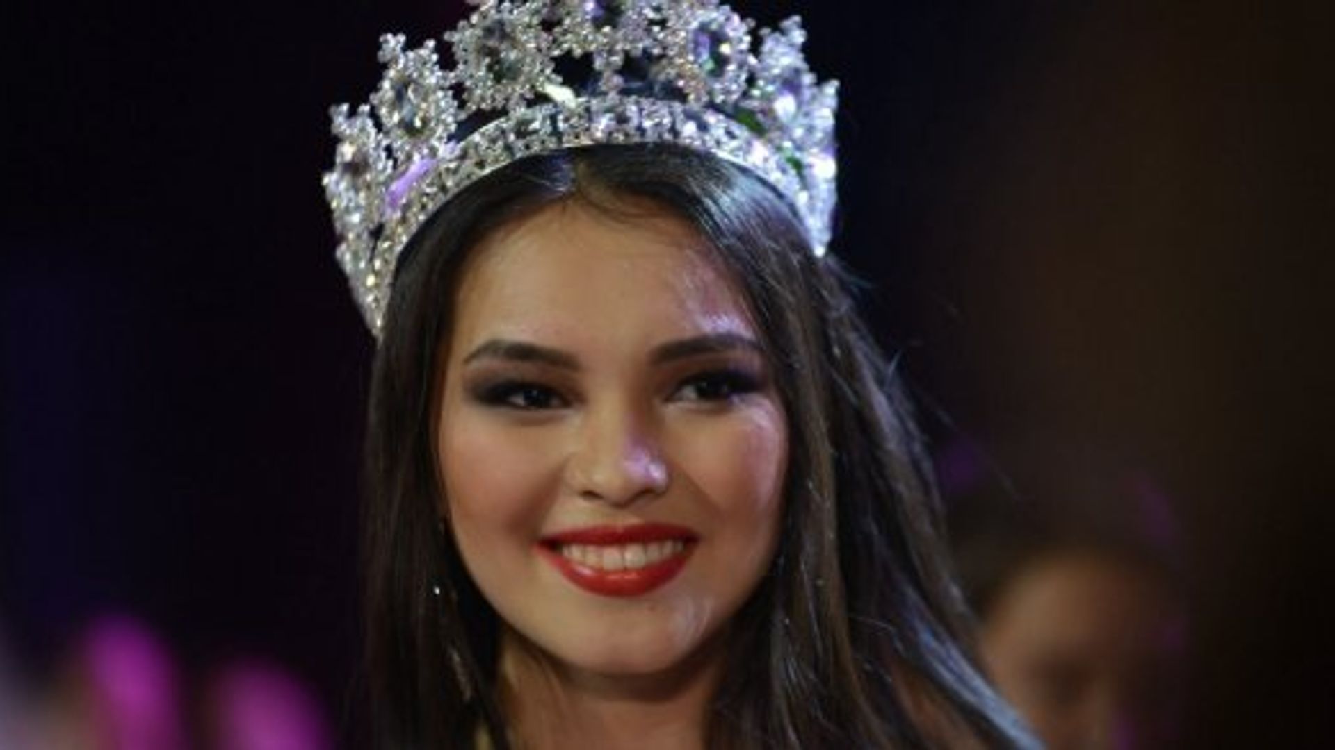 Koz yoshlari va qusishgacha ogizda qopol sikish