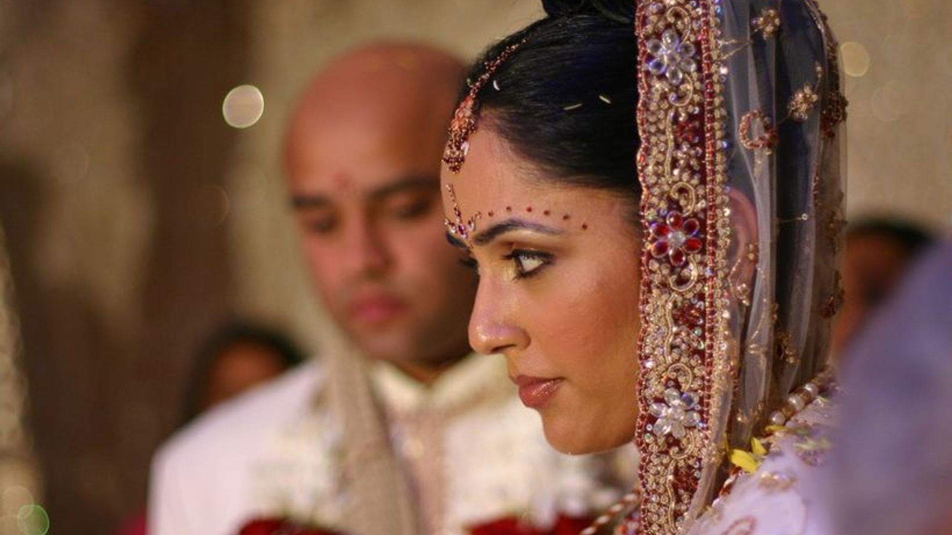 Porno videolarda guruh tatuirovkalari