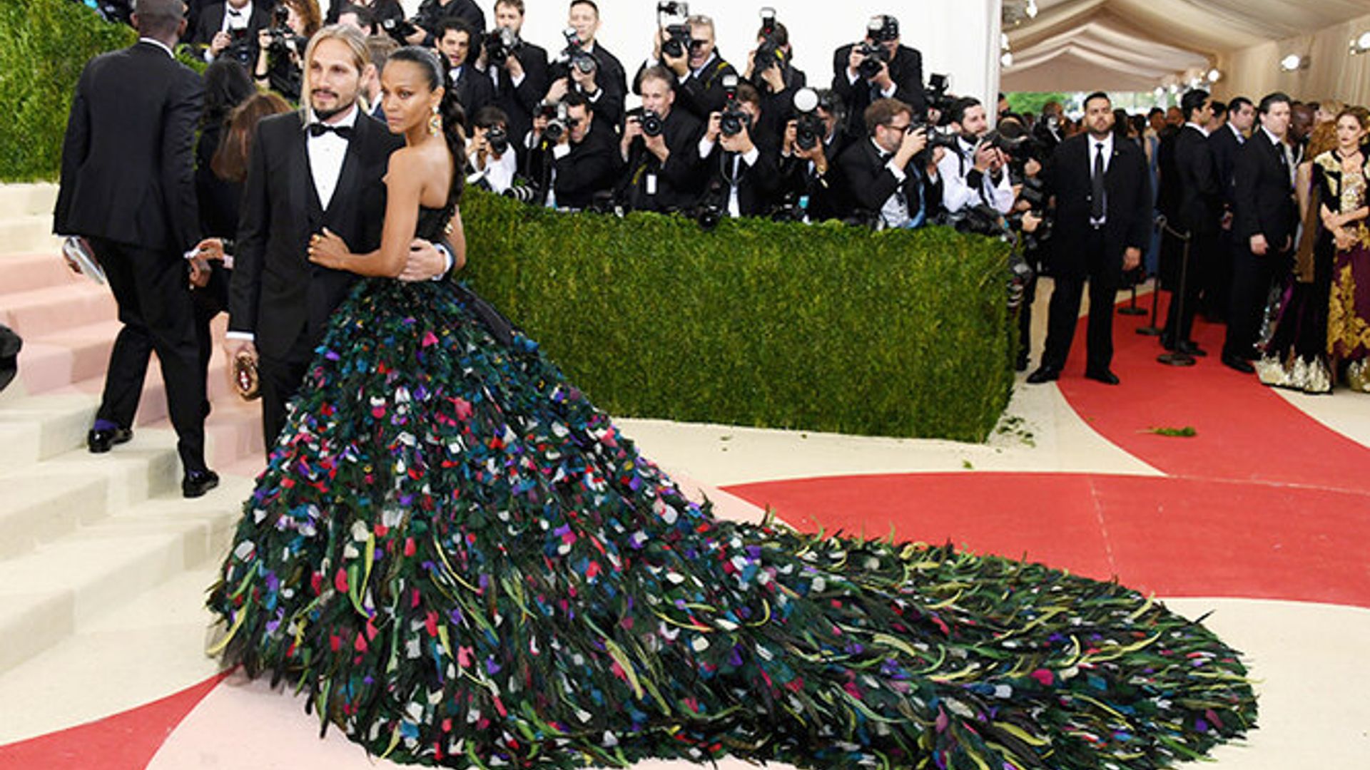 Uysiz odamning sikishini tomosha qiling