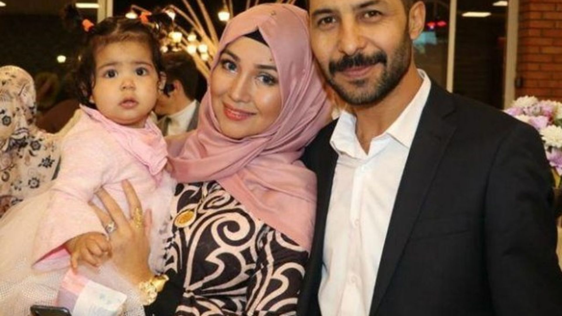 Biz birga porno serial tomosha qilishdan xursandmiz.