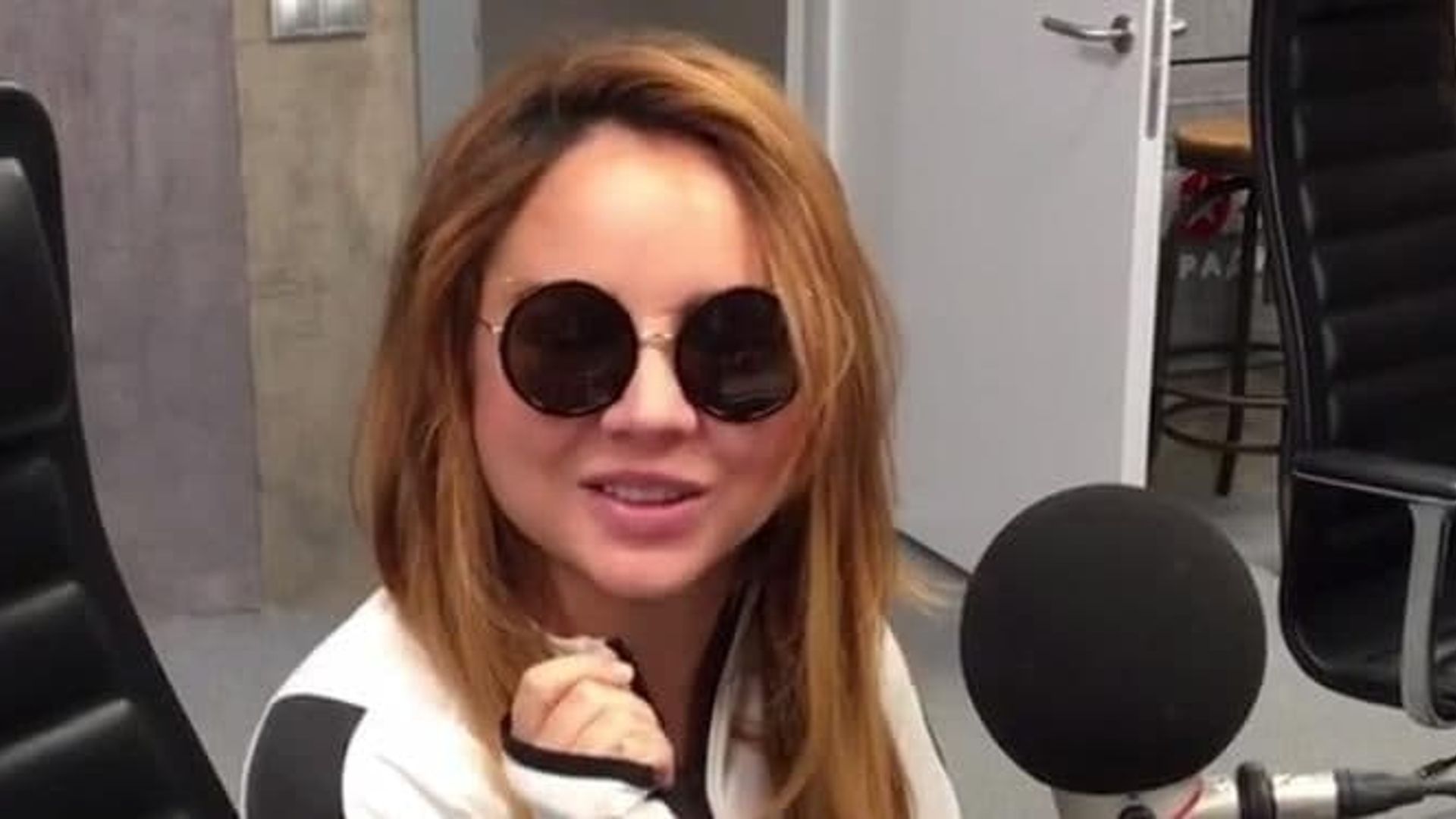 Bezorilik va vasvasani aks ettiruvchi porno tomosha qiling