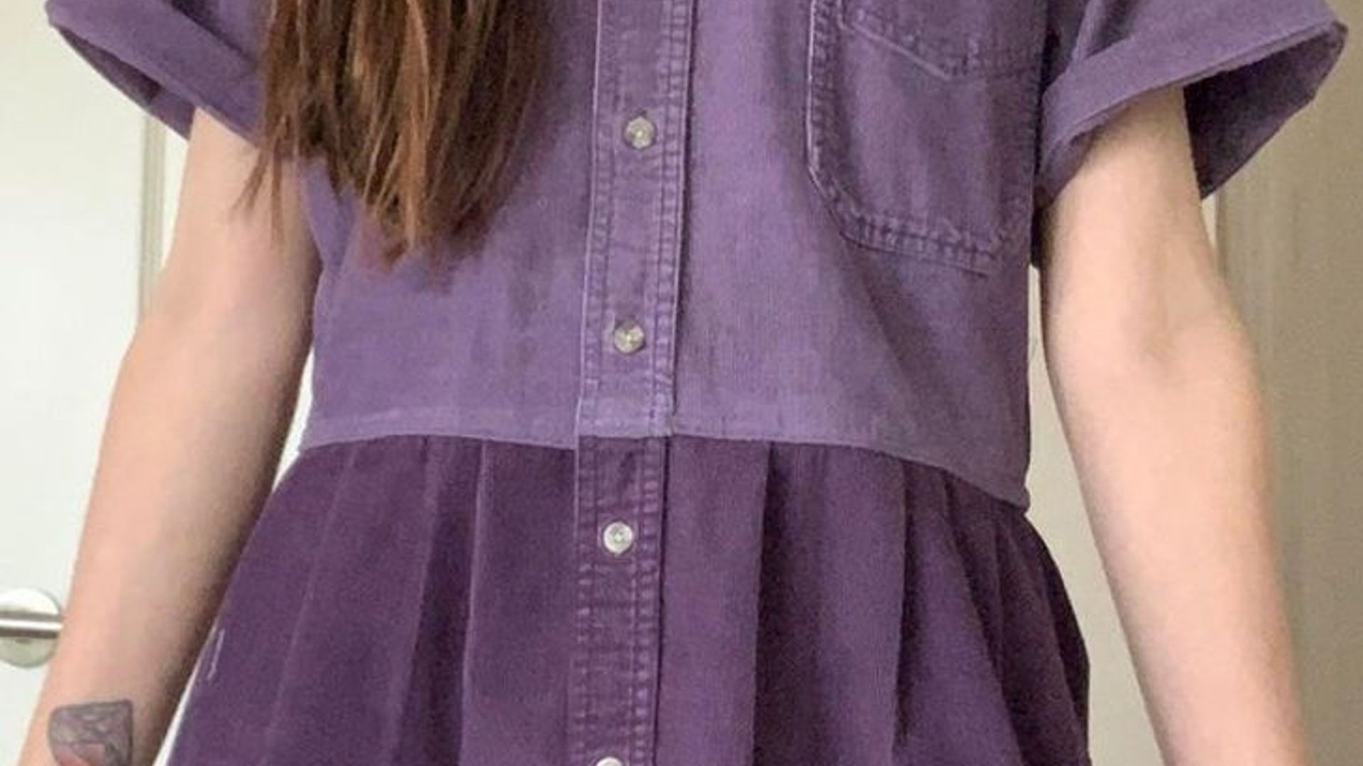 Qizlar fotosuratda ozlarini hollashdi.