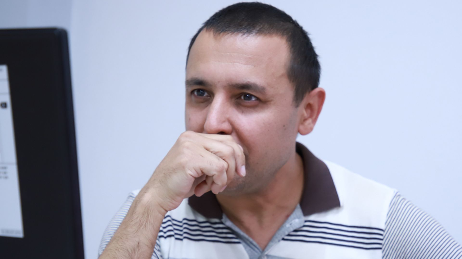 Qora lezbiyenlar orgazmga qadar ozlarining klitorlarini silaydilar