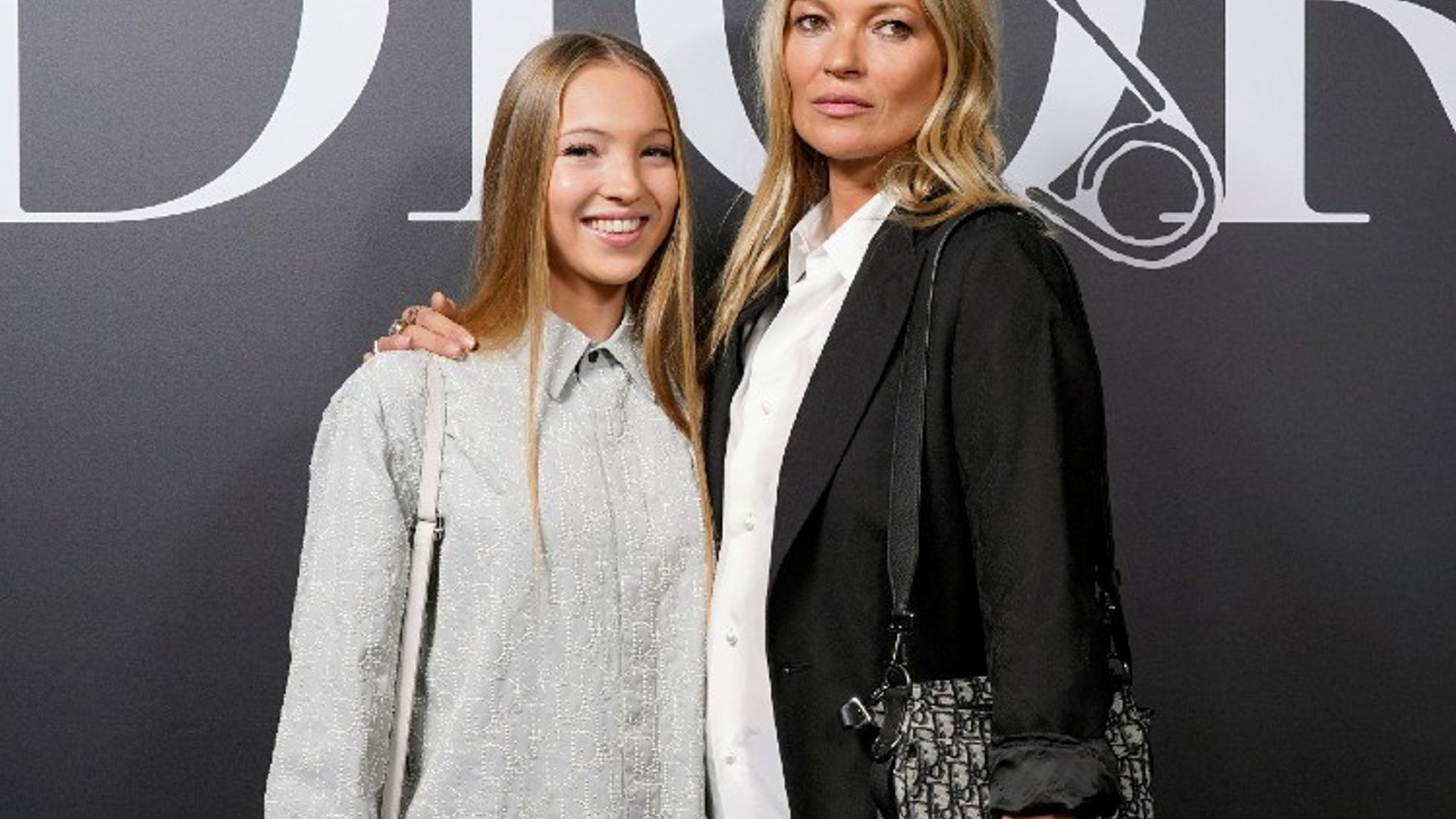 Ajoyib biseksual porno rasmlar