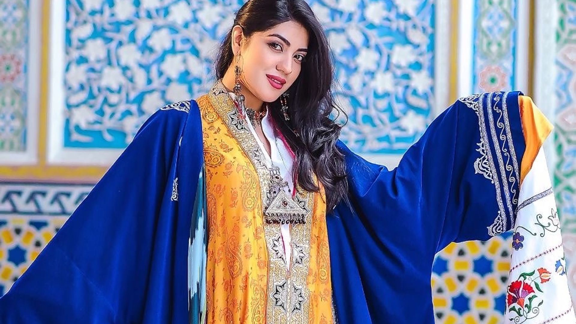 Xotinining tukli mushuk surati