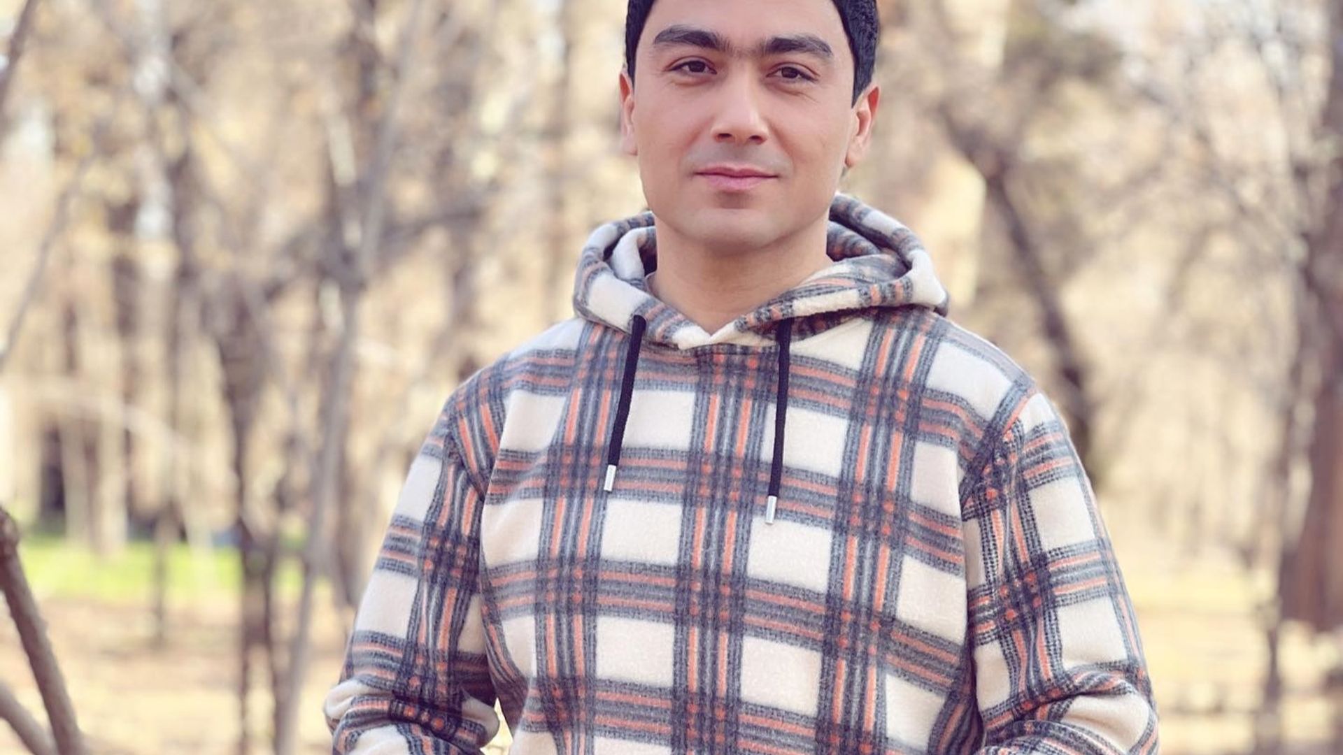 Toliq figurali yalangoch rus ayol fotosurati