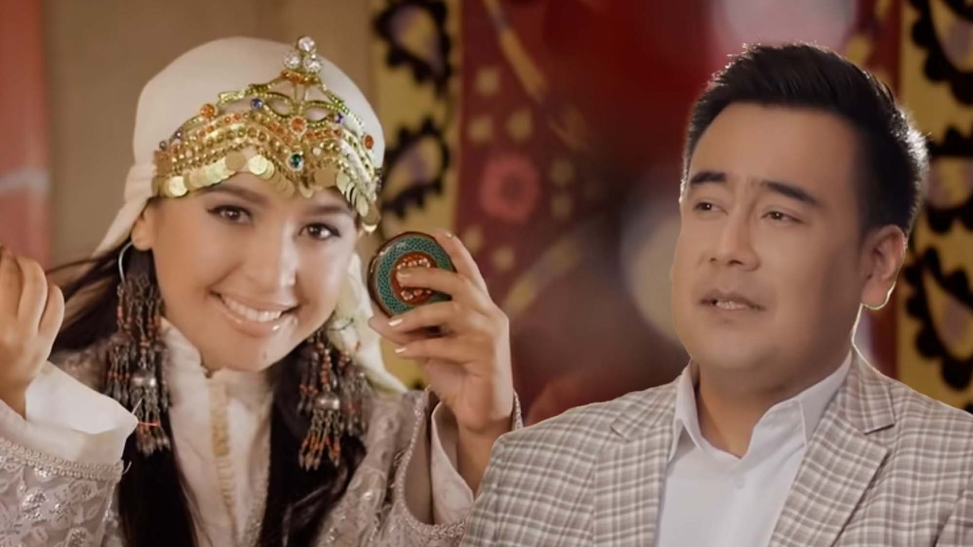 Hammomdagi mushukni yalashga majburlangan video