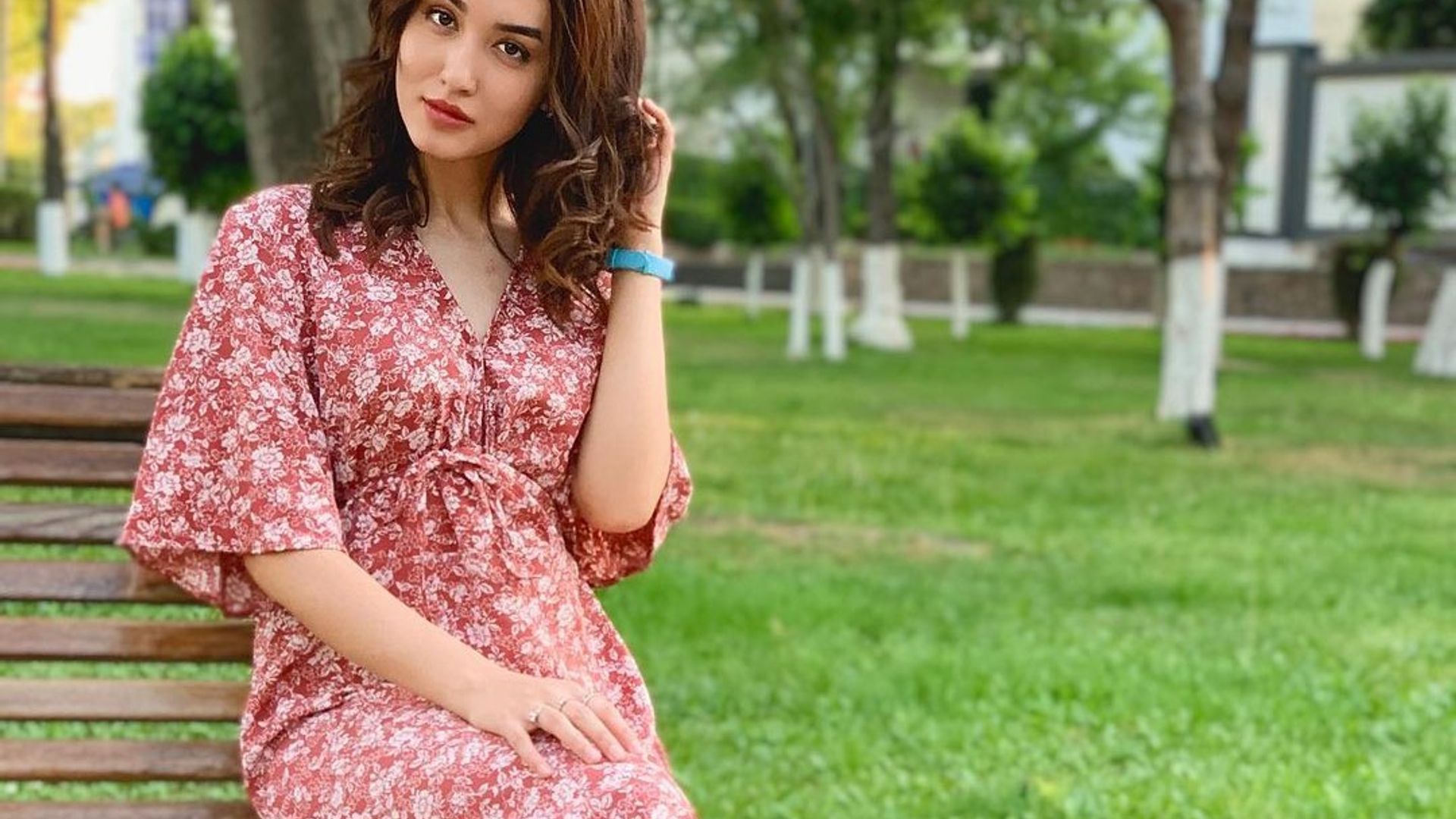 Selena Gomez butunlay yalangoch va Justin Bieber jinsiy aloqa