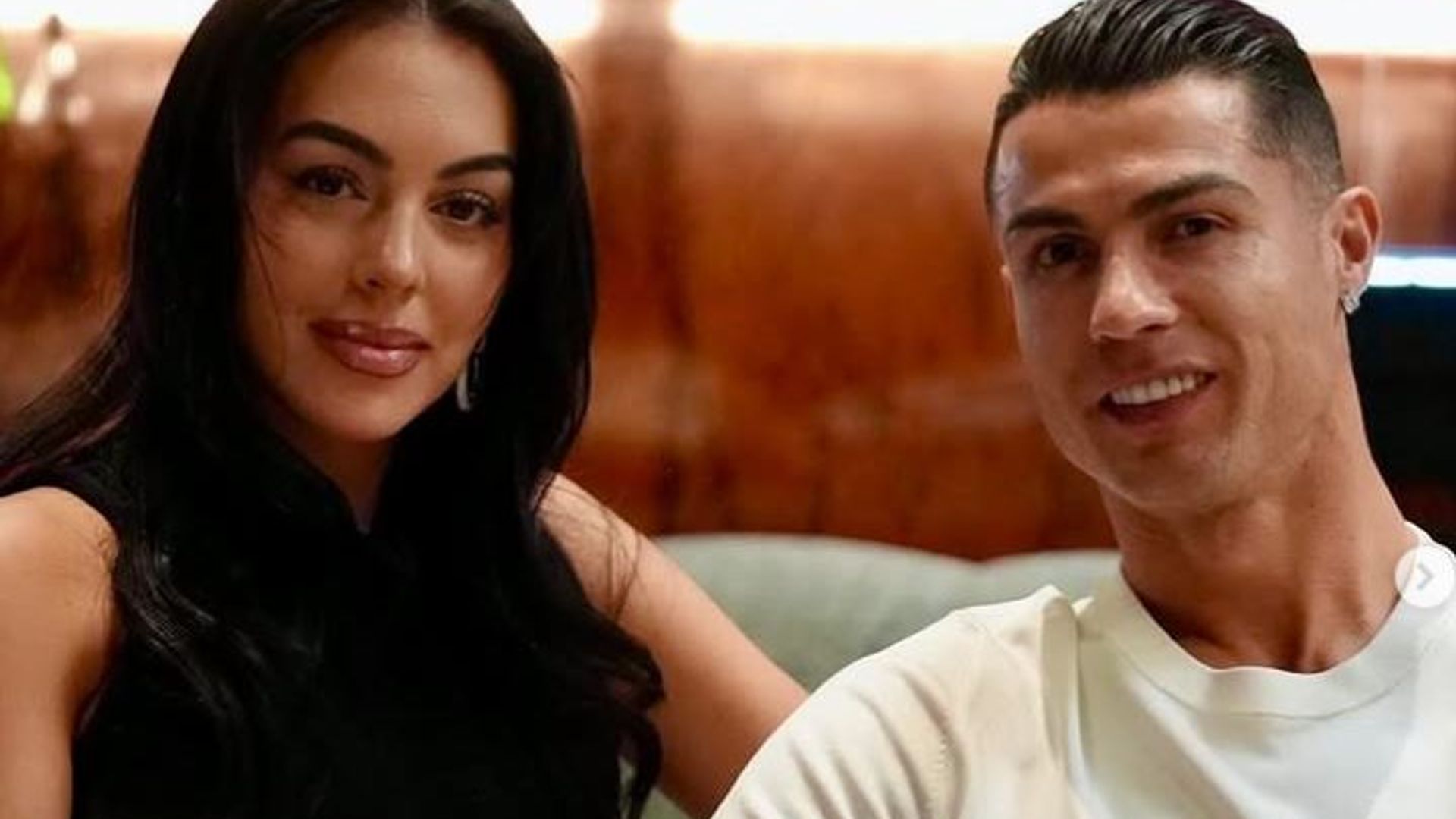 Yumshoq jinsiy olatni video massaj qiladi