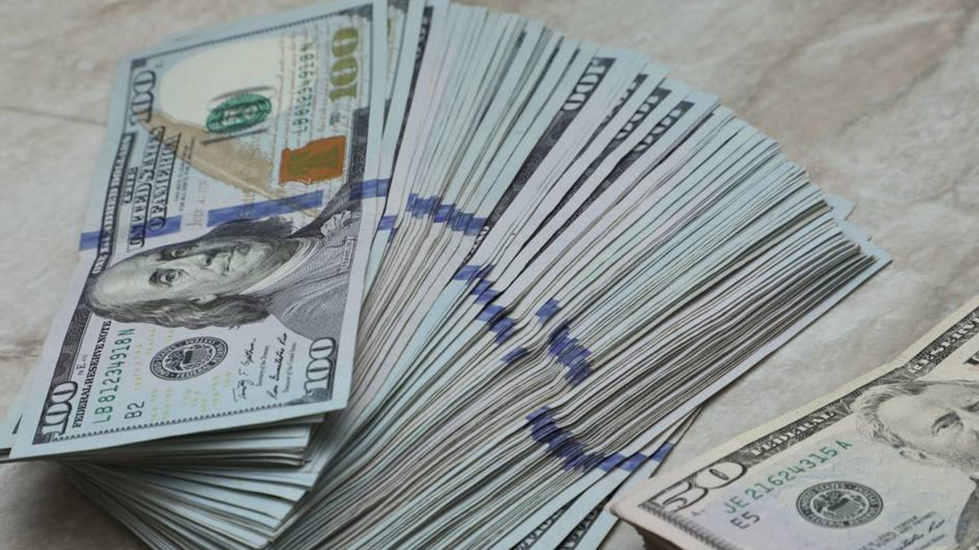 o-zbekistonda-dollar-kursi-ko-tarildi-yevro-arzonlashdi