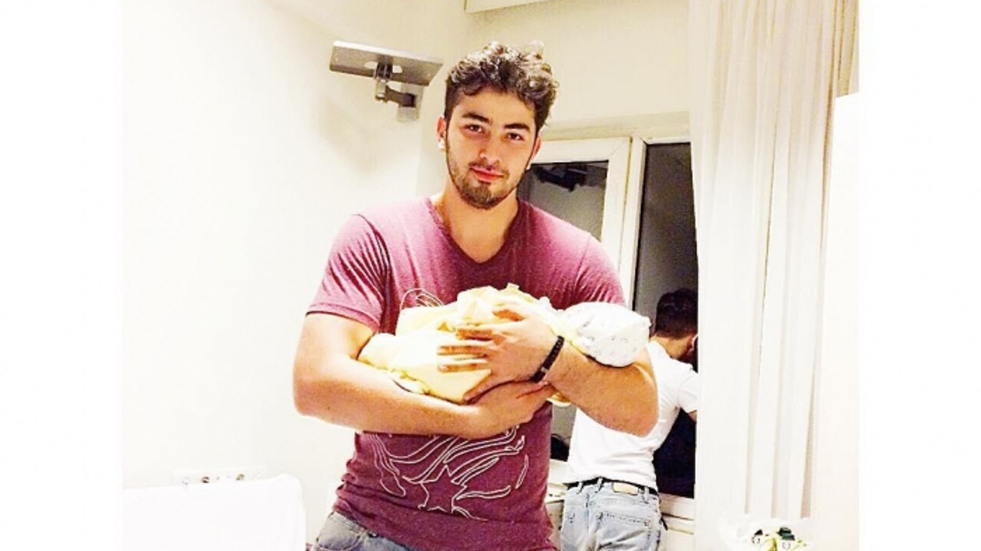 Tina Kapurning hind pornosi Yosh ayol suratga tushmoqda